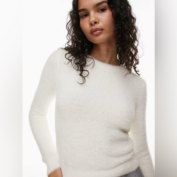 NWOT Aritzia Sunday Best Kitten Sweater
Fuzzy knit sweater Espace - Picture 3 of 7